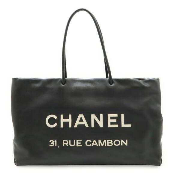 CHANEL Black Leather Shoulder Bag
